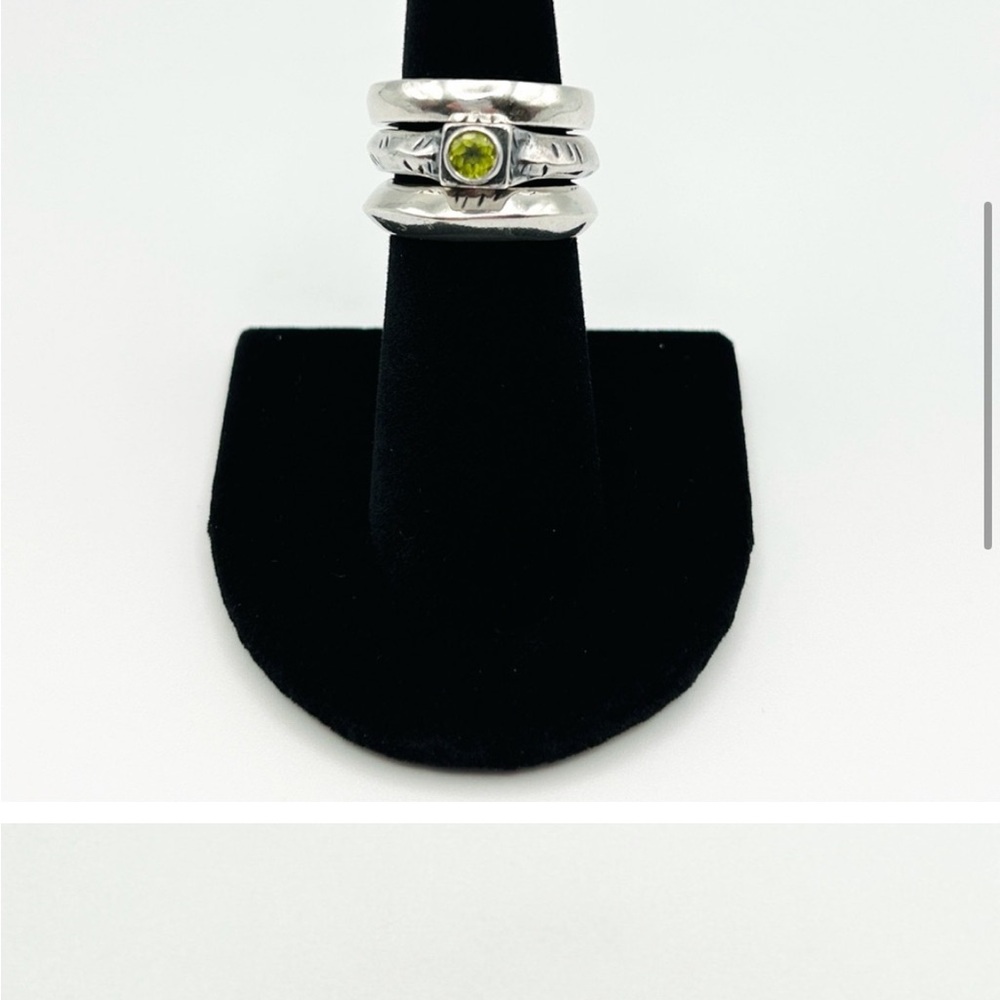 Silpada Silver Ring with Vibrant Peridot Stone - Picture 4 of 5